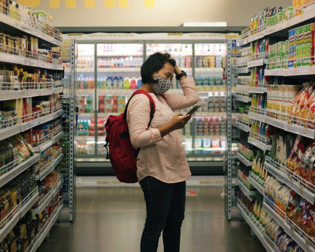 pandemic-girl-at-grocery-store